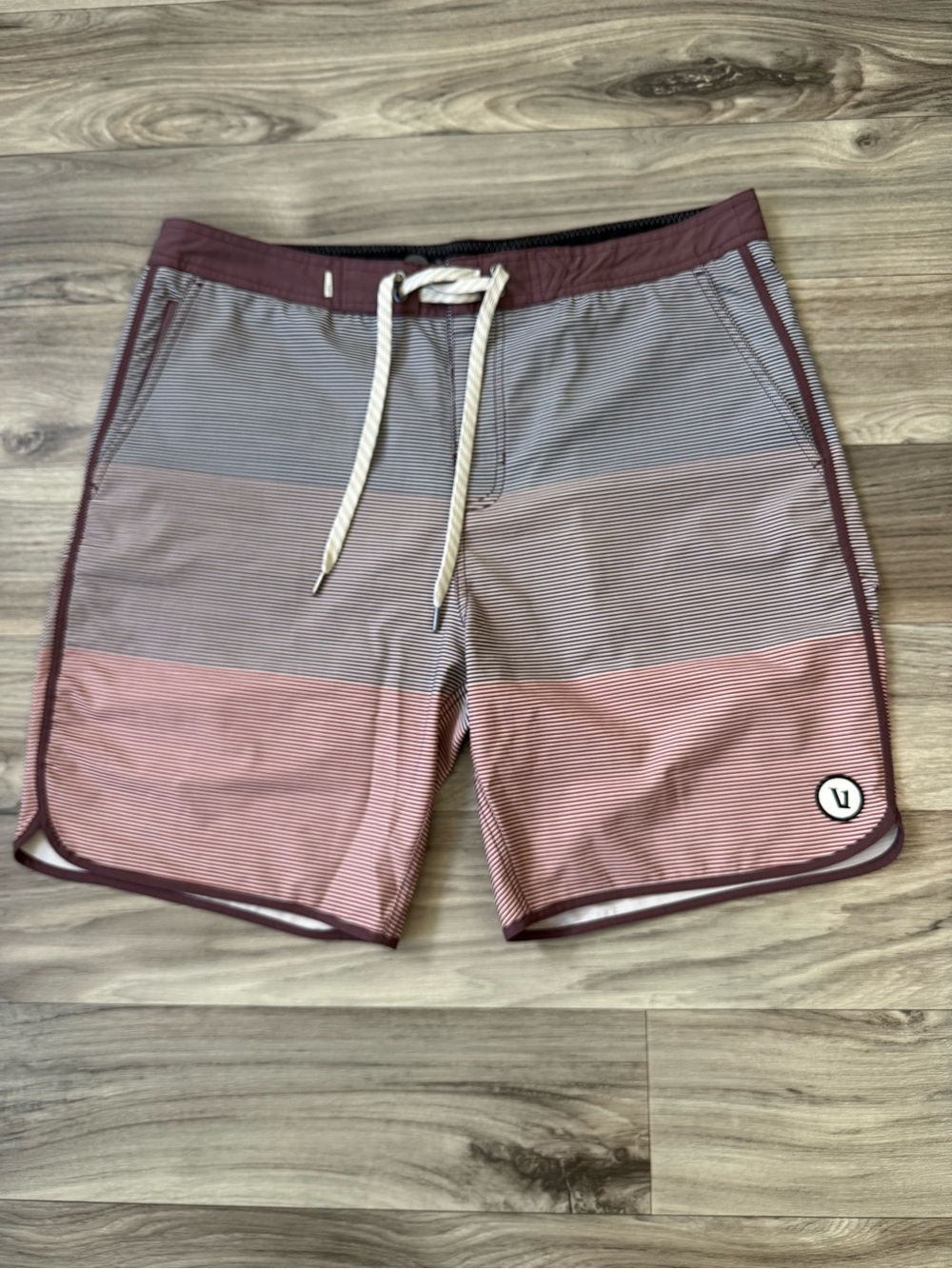 Vuori Men's Cruise Boardshort Swim Trunk Chestnut Wave Stripe Size 34